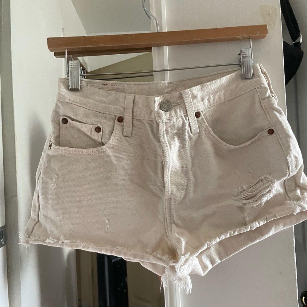 Levi’s Cream Mid-Rise 501 Shorts